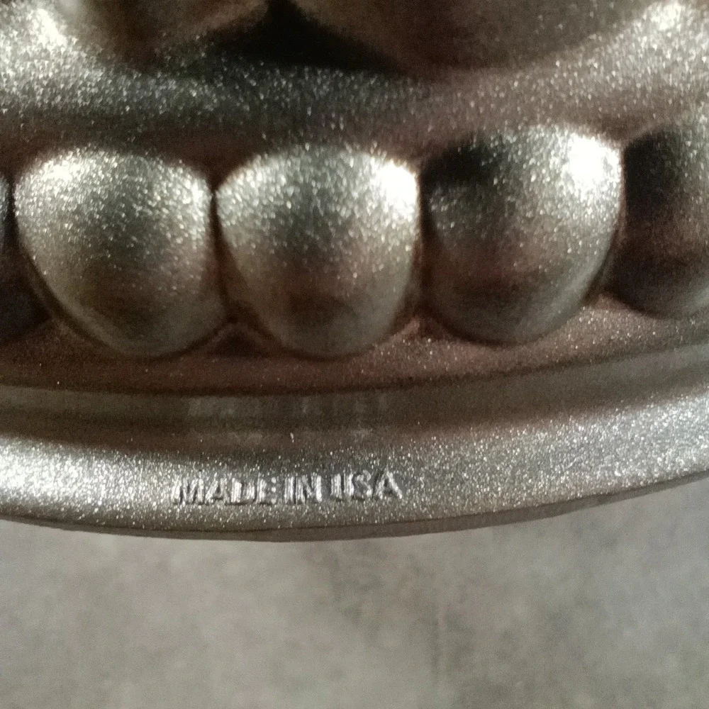 Nordic Ware‎ Cast Aluminum Pine Forest Holiday Tree Bundt Cake Pan 9 Cups